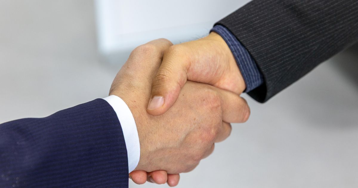 Cómo conseguir clientes para un despacho de abogados: 12 estrategias (2026)